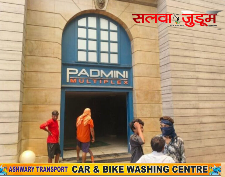 CHAMPA BIG NEWS: पद्मिनी मल्टीप्लेक्स में लगी आग, नायक नर्सिंग होम के पास मची भगदड़, देखें तस्वीरें।,,,